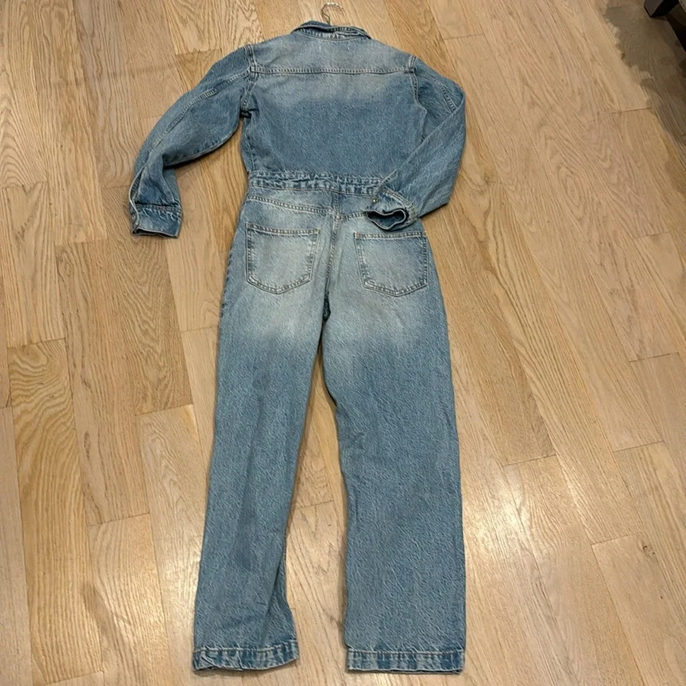 Brand new with tags women's Zara denim jumpsuit size xs! Baggy for bottom!